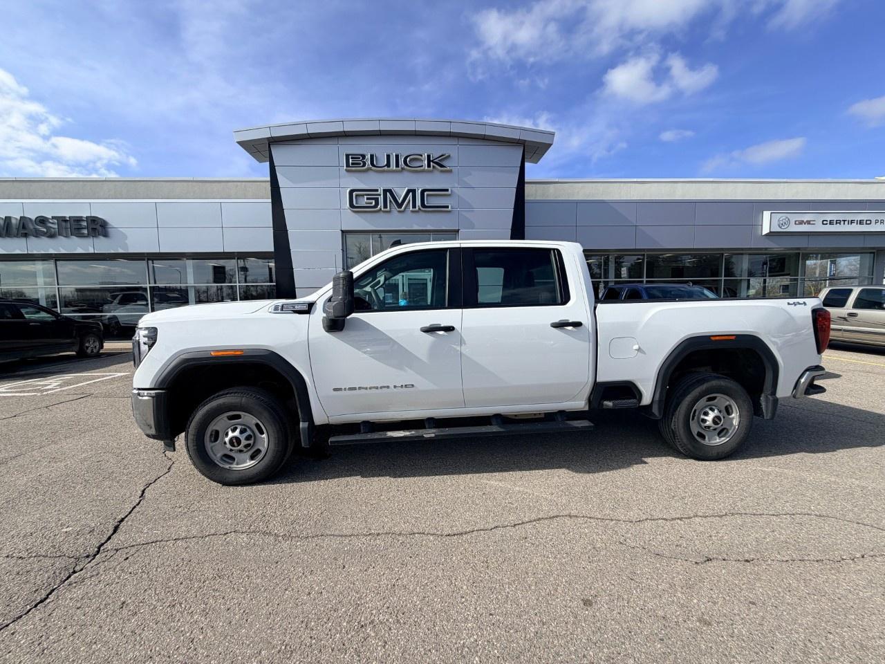 2024 GMC SIERRA 2500HD 4WD Crew Cab Standard Box Pro Photo