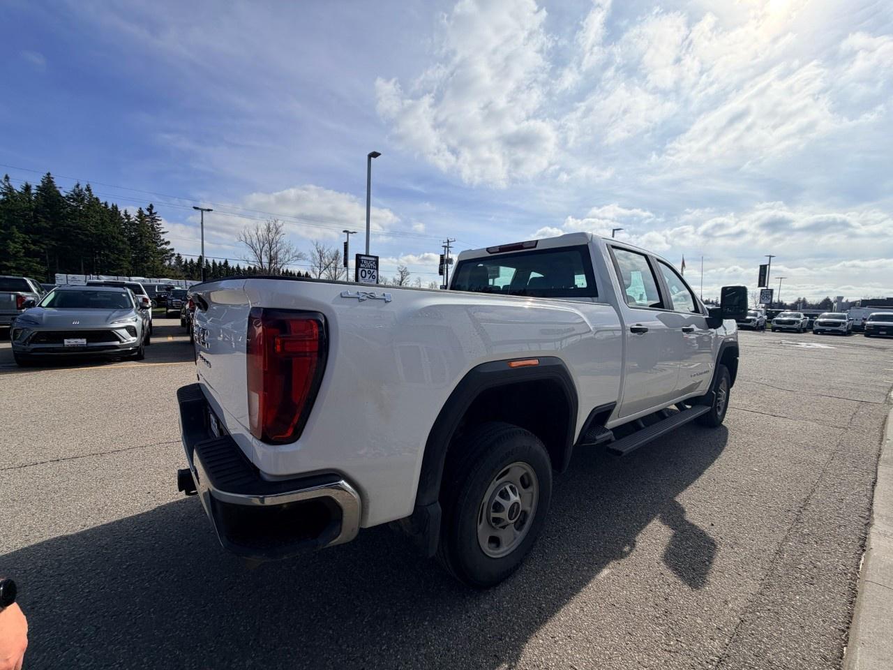 2024 GMC SIERRA 2500HD 4WD Crew Cab Standard Box Pro Photo