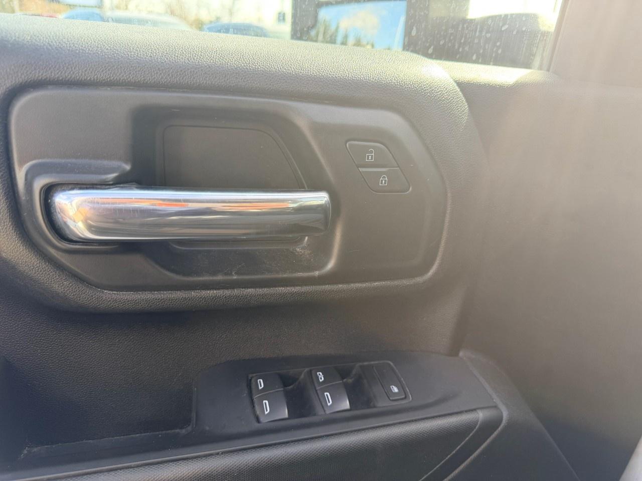 2024 GMC SIERRA 2500HD 4WD Crew Cab Standard Box Pro Photo