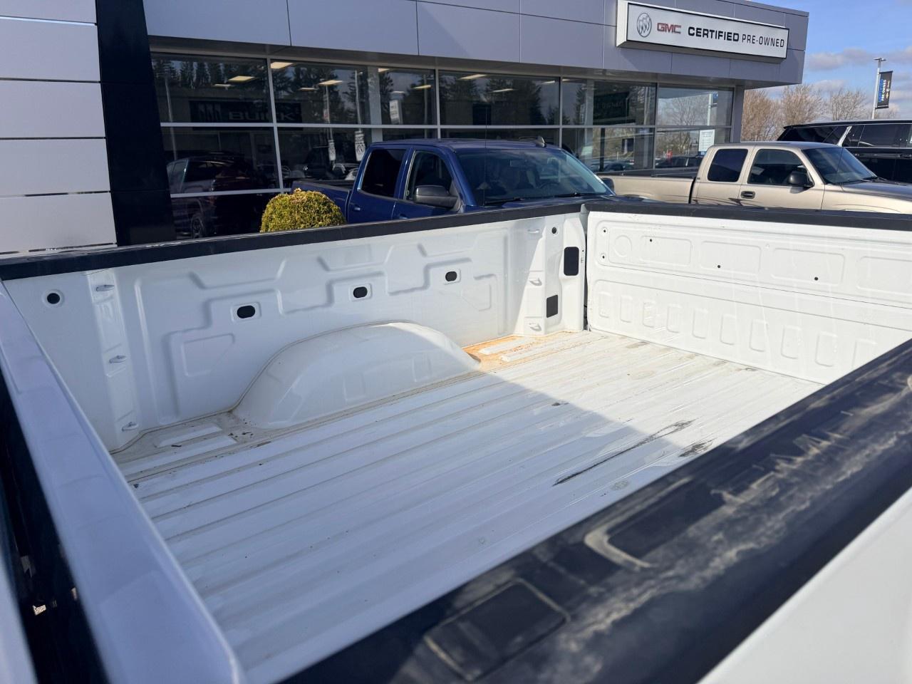 2024 GMC SIERRA 2500HD 4WD Crew Cab Standard Box Pro Photo