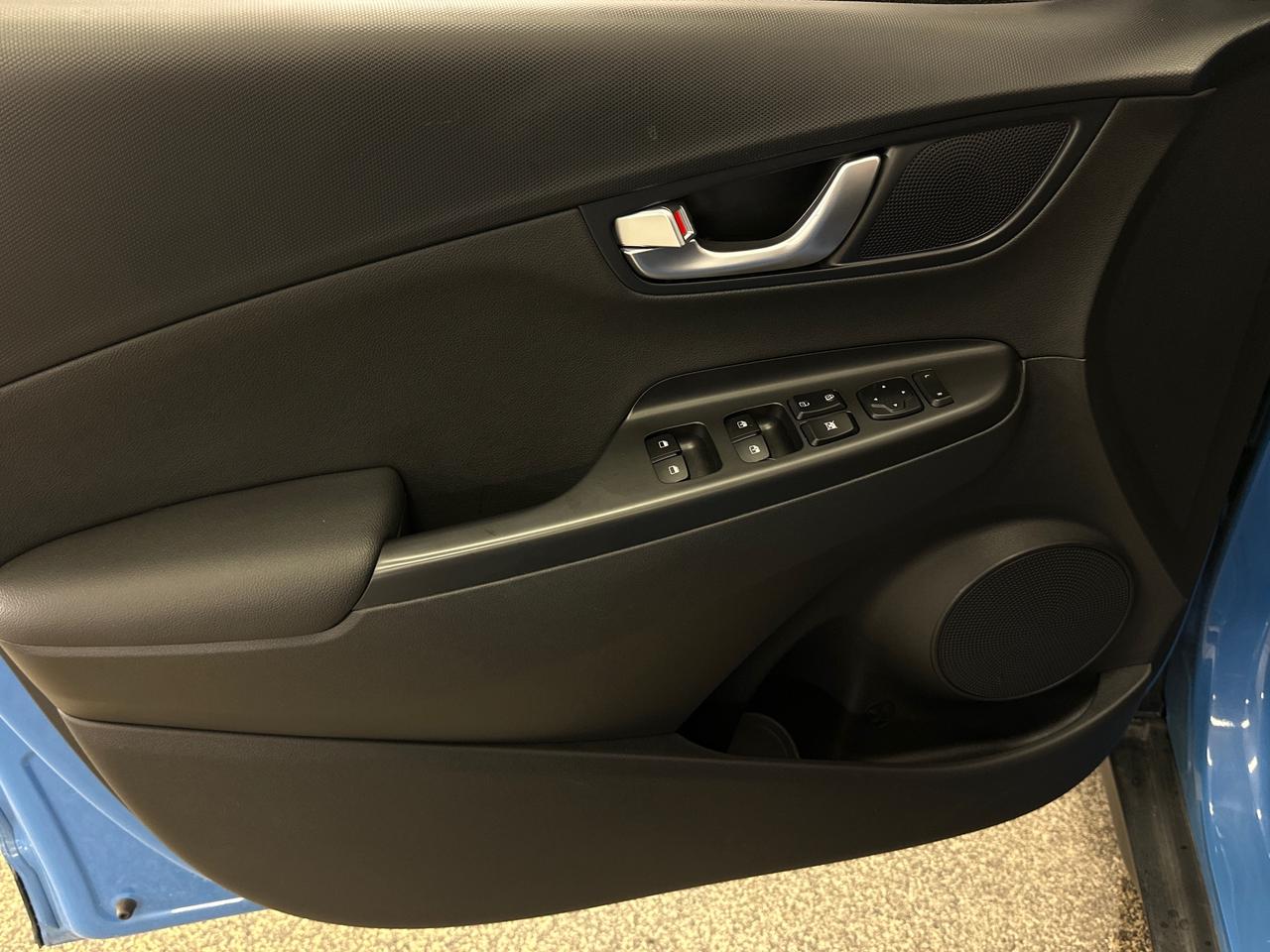 2023 Hyundai KONA 2.0L Preferred Sun & Leather Package 4dr All-Wheel Drive Photo