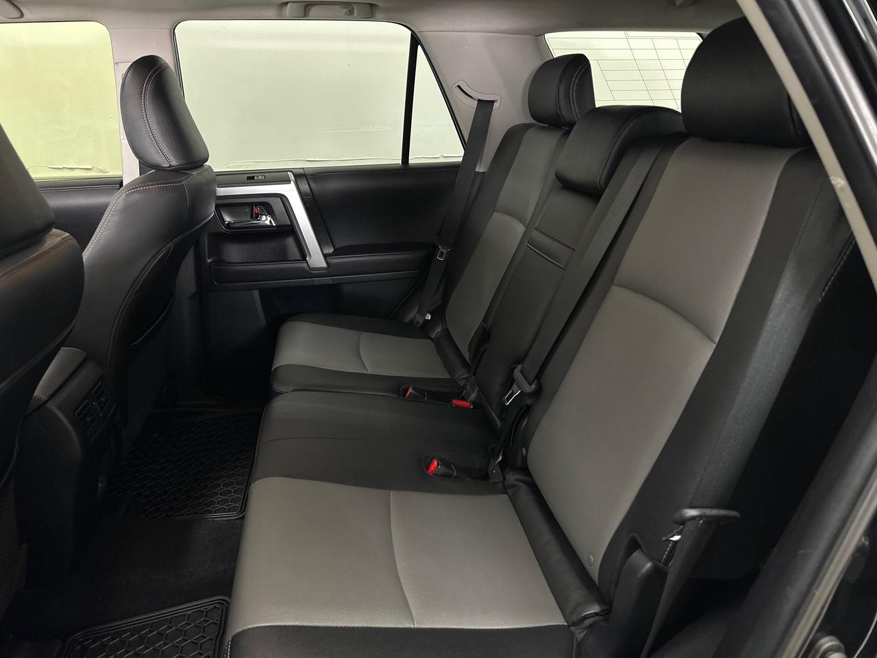 2022 Toyota 4Runner Base 4dr 4x4 Photo