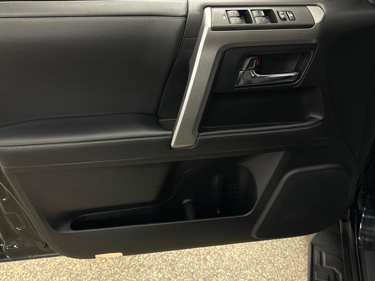 2022 Toyota 4Runner Base 4dr 4x4 Photo