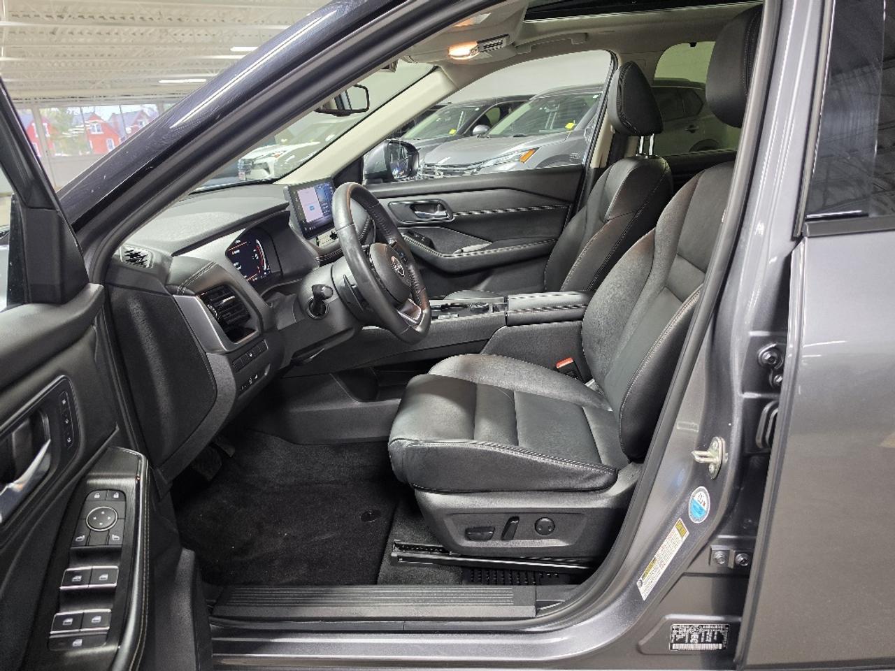 2024 Nissan Rogue SL, PRO-PILOT, LEATHER, GOOGLE MAPS, NEW TIRES Photo