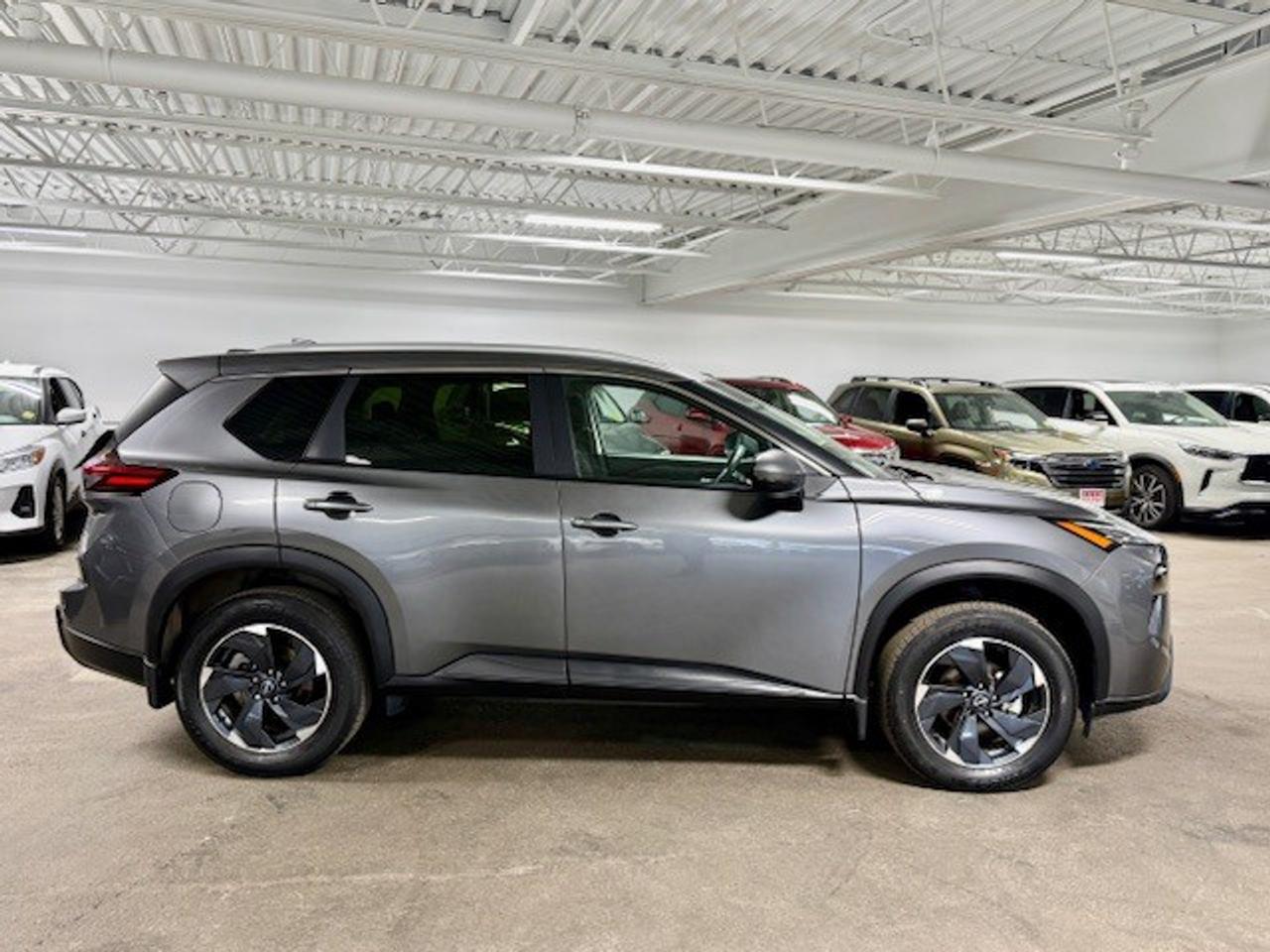 2024 Nissan Rogue SV AWD, MOONROOF, APPLE CARPLAY, PRO-PILOT, XM Photo