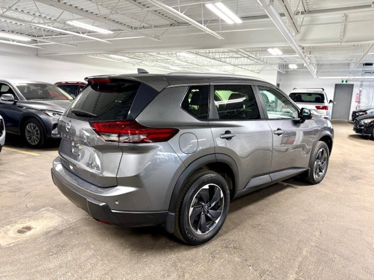 2024 Nissan Rogue SV AWD, MOONROOF, APPLE CARPLAY, PRO-PILOT, XM Photo