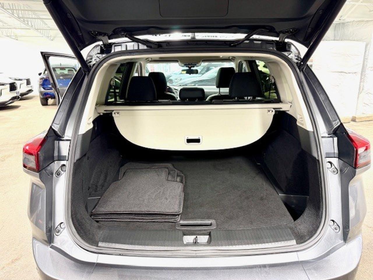 2024 Nissan Rogue SV AWD, MOONROOF, APPLE CARPLAY, PRO-PILOT, XM Photo