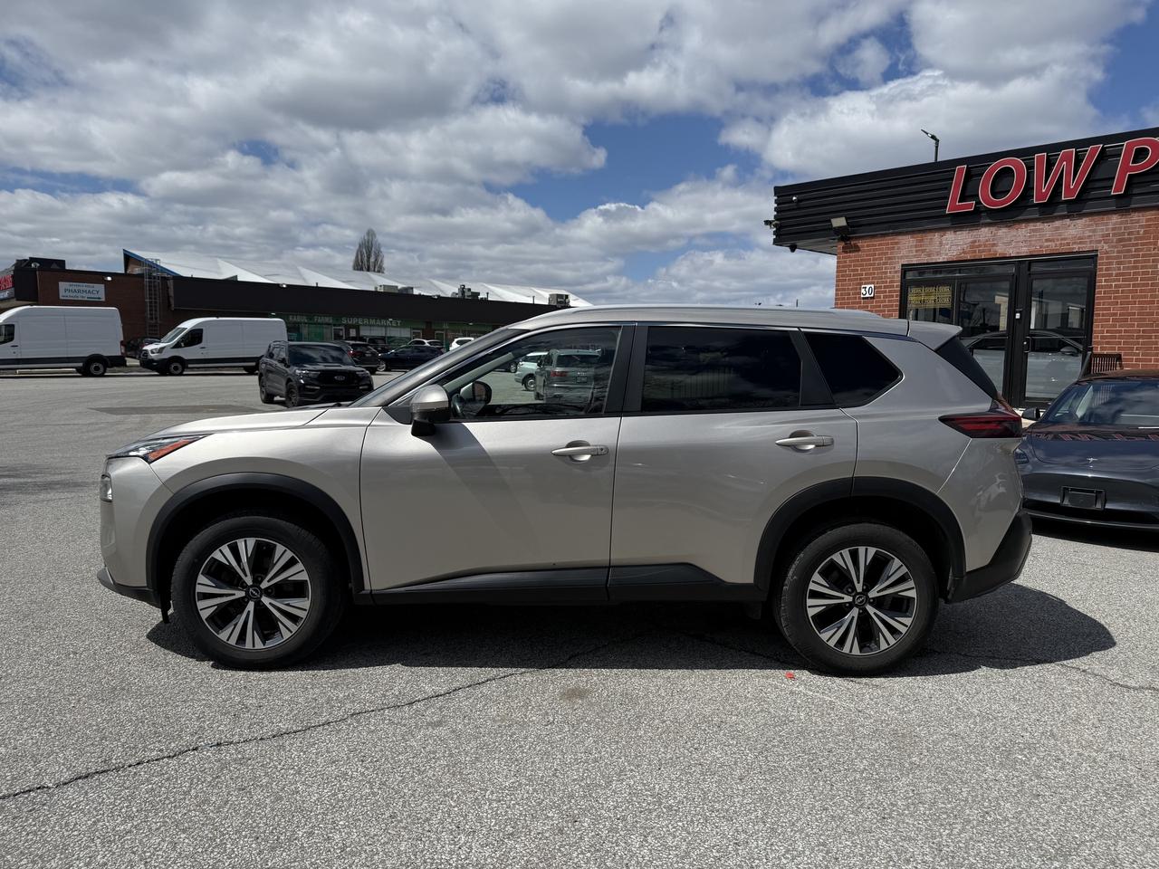 2023 Nissan Rogue SV l Nissan Warranty l AWD l Panoramic Roof l Photo