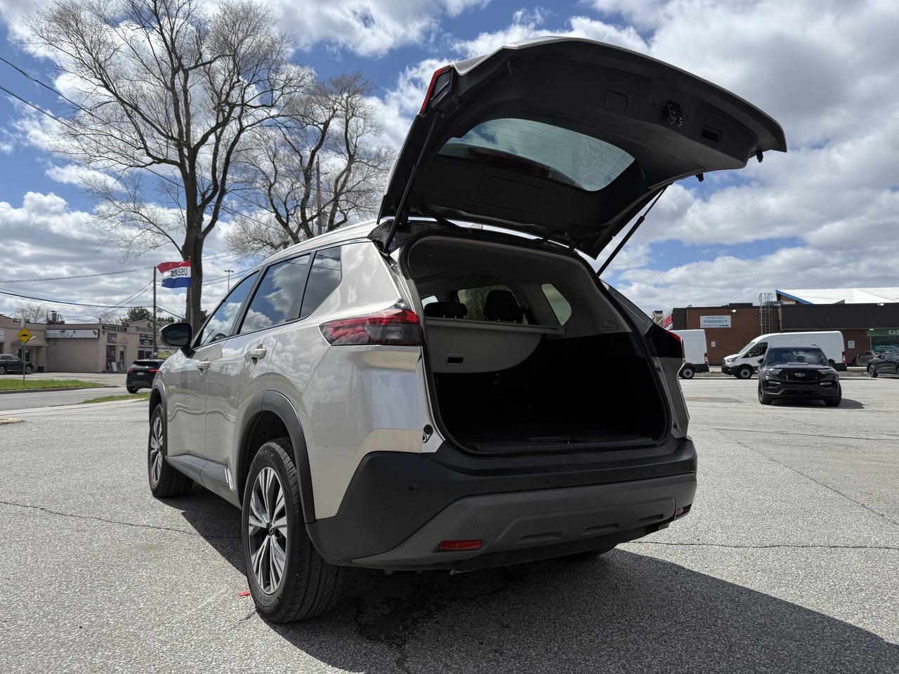 2023 Nissan Rogue SV l Nissan Warranty l AWD l Panoramic Roof l Photo