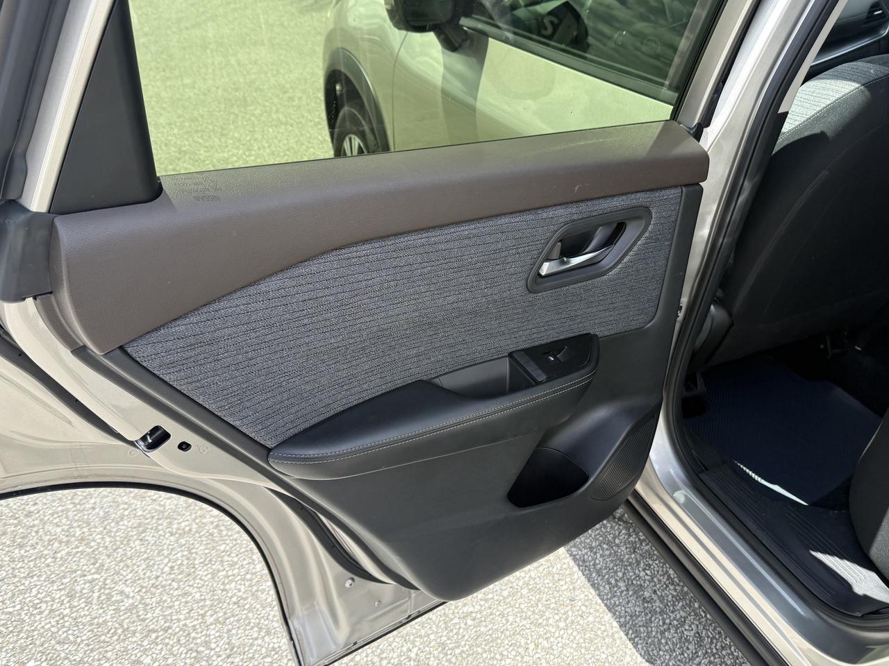 2023 Nissan Rogue SV l Nissan Warranty l AWD l Panoramic Roof l Photo