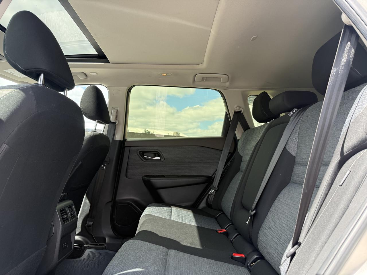2023 Nissan Rogue SV l Nissan Warranty l AWD l Panoramic Roof l Photo