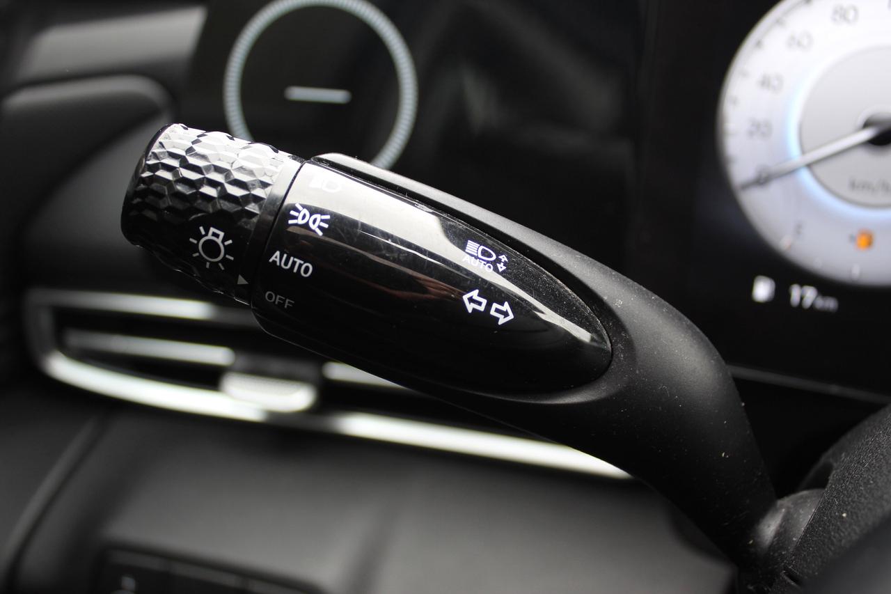 2023 Hyundai Elantra Hybrid Luxury Photo