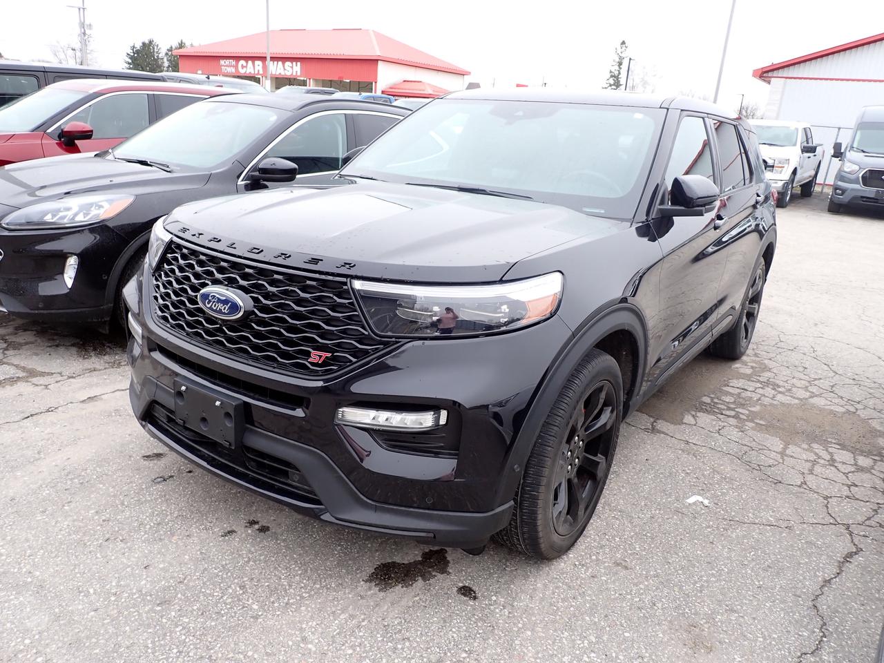2022 Ford Explorer ST 4WD Photo2