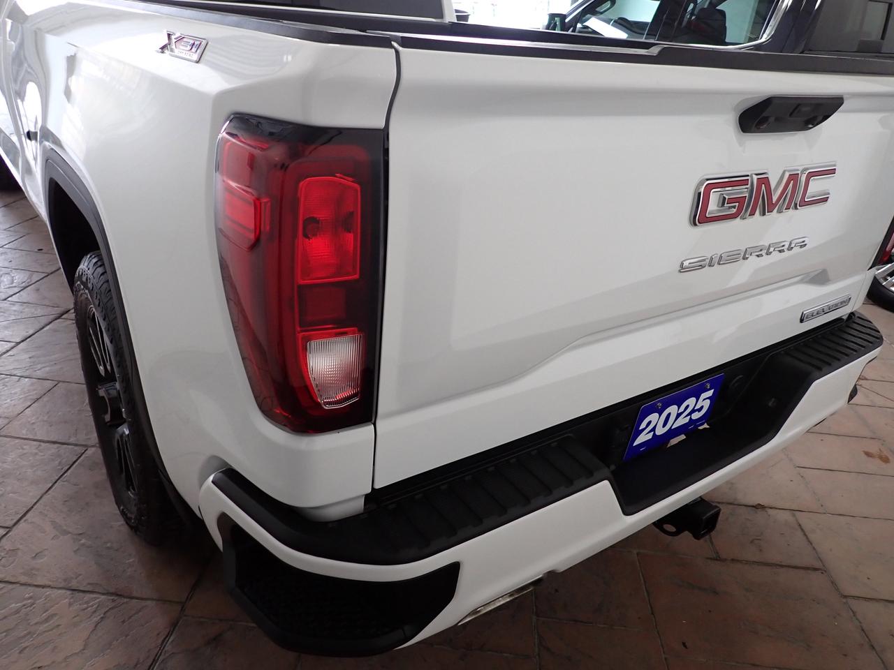 2025 GMC Sierra 1500 Elevation 4WD CREW CAB 6'4 BOX Photo4