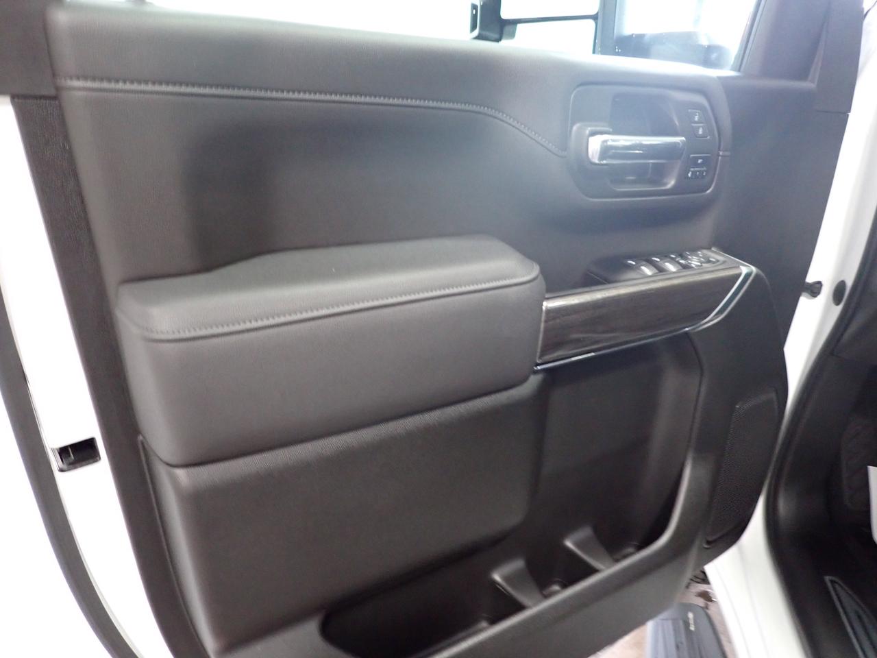 2022 Chevrolet SILVERADO 2500HD LTZ 4WD CREW CAB  *DIESEL* LEATHER SUNROOF Photo