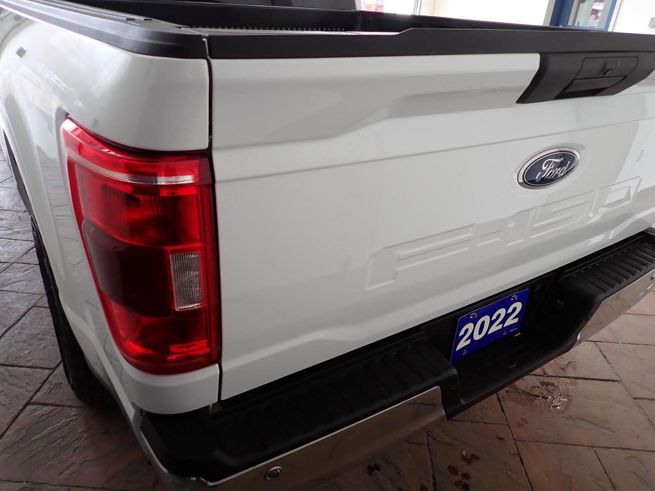 2022 Ford F-150 XLT CREW CAB 4WD 5.5 BOX NAVI Photo