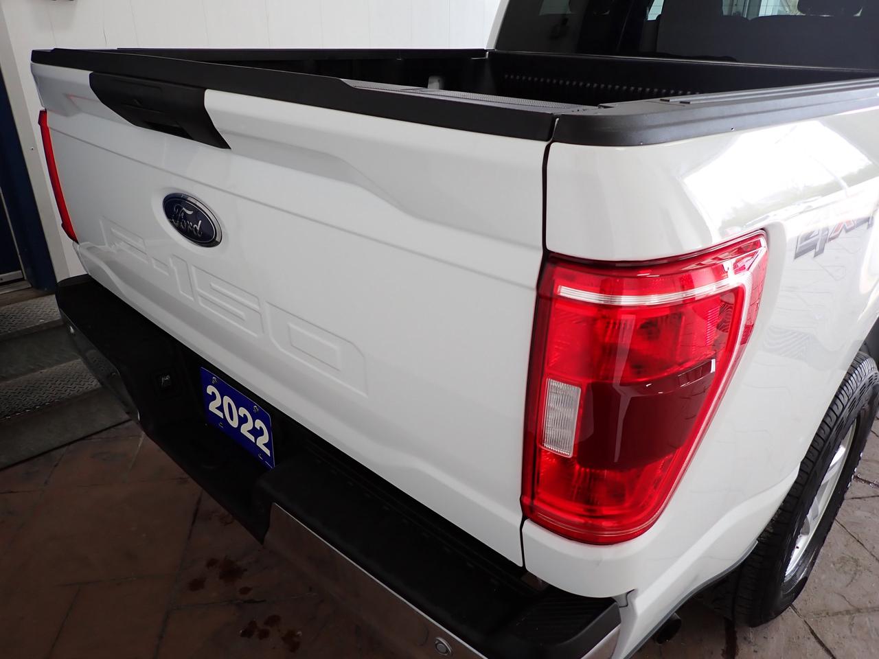 2022 Ford F-150 XLT CREW CAB 4WD 5.5 BOX NAVI Photo