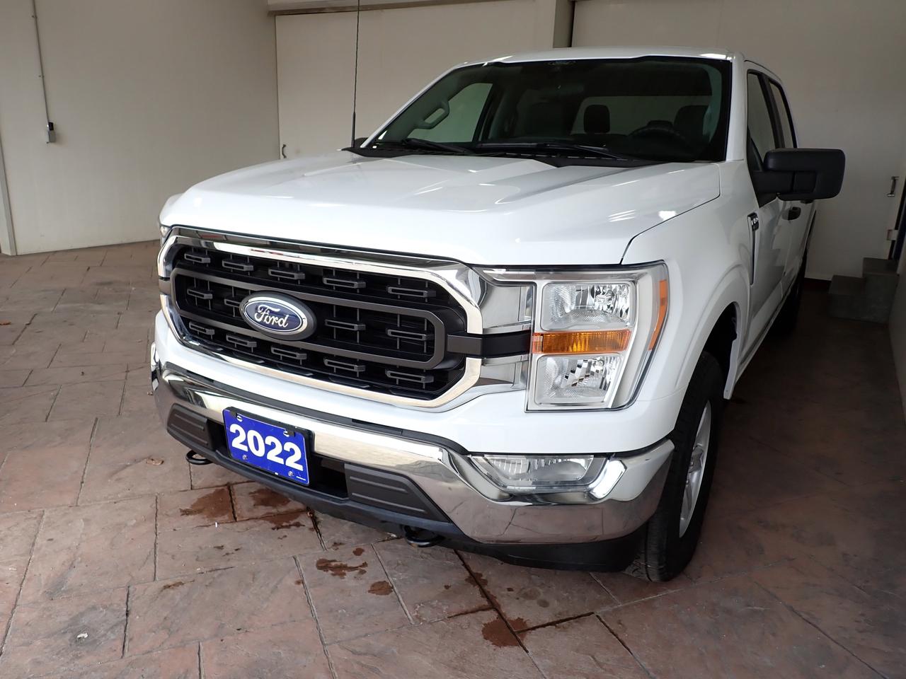2022 Ford F-150 XLT CREW CAB 4WD 5.5 BOX NAVI Photo