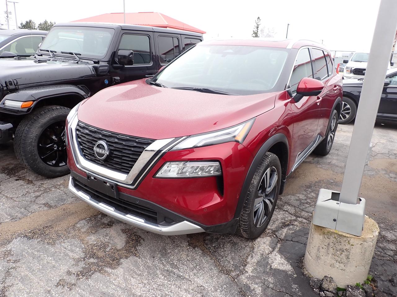 2023 Nissan Rogue Platinum AWD Photo2