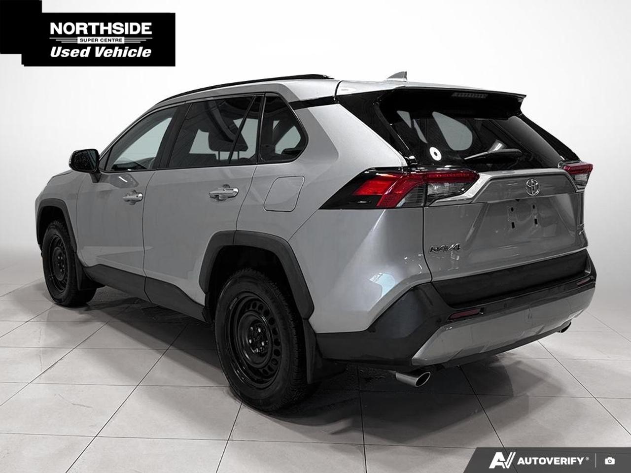 2022 Toyota RAV4 Limited 4dr All-wheel Drive Photo4