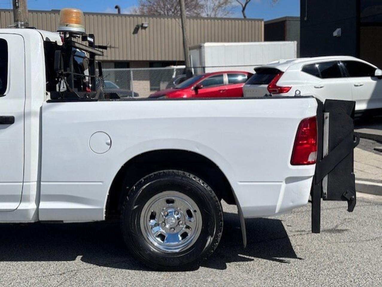 2014 RAM 1500 4WD V8 **ONLY 98KM-1 OWNER-NEW TIRES-P/LIFTGATE** Photo