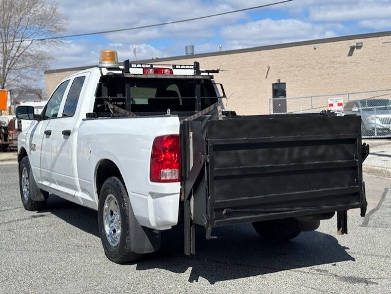 2014 RAM 1500 4WD V8 **ONLY 98KM-1 OWNER-NEW TIRES-P/LIFTGATE** Photo
