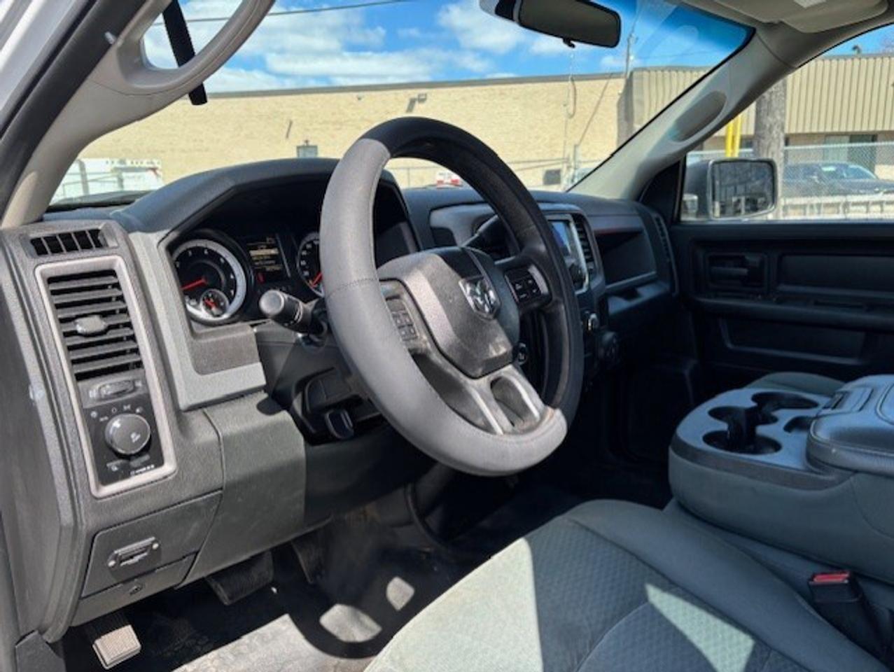 2014 RAM 1500 4WD V8 **ONLY 98KM-1 OWNER-NEW TIRES-P/LIFTGATE** Photo