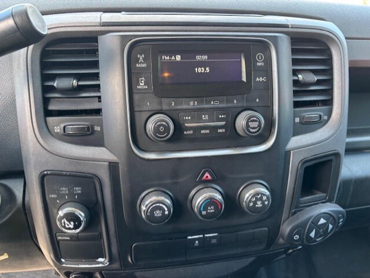 2014 RAM 1500 4WD V8 **ONLY 98KM-1 OWNER-NEW TIRES-P/LIFTGATE** Photo