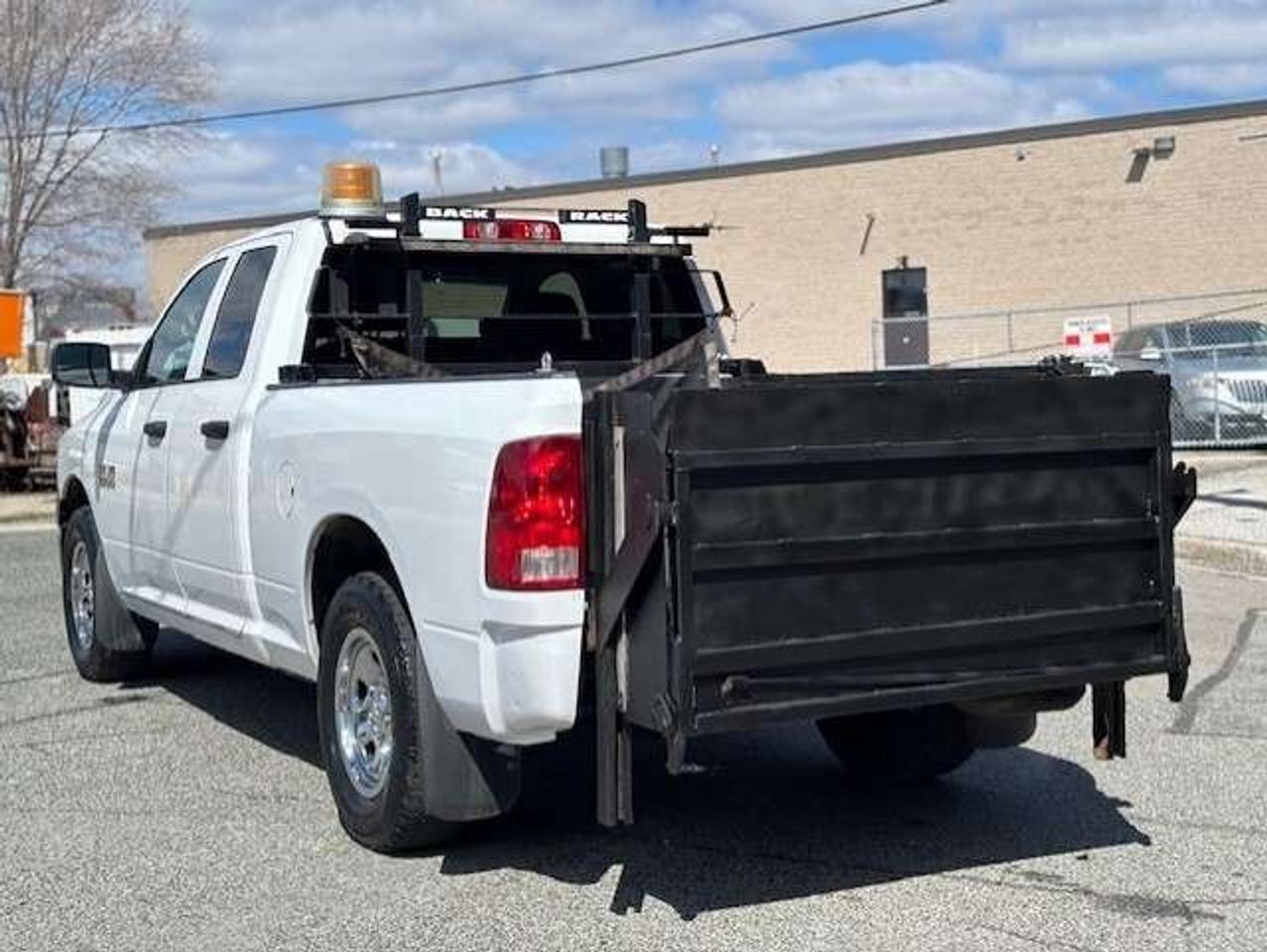 2014 RAM 1500 4WD V8 **ONLY 98KM-1 OWNER-NEW TIRES-P/LIFTGATE** Photo3