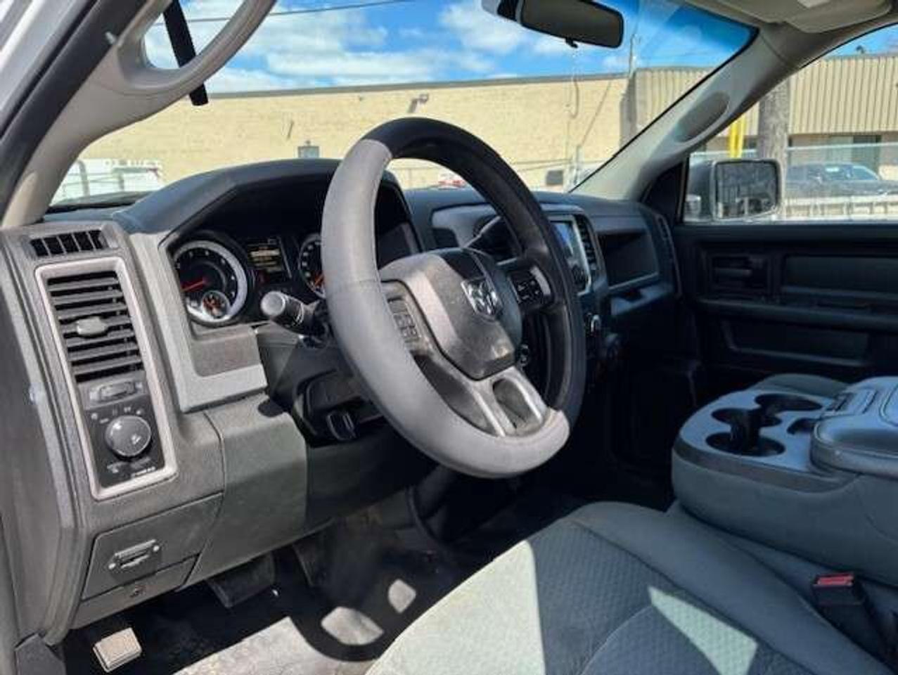2014 RAM 1500 4WD V8 **ONLY 98KM-1 OWNER-NEW TIRES-P/LIFTGATE** Photo