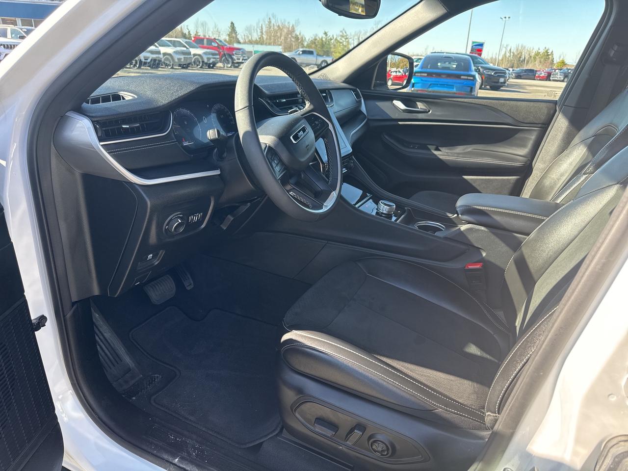 2024 Jeep Grand Cherokee Altitude Photo