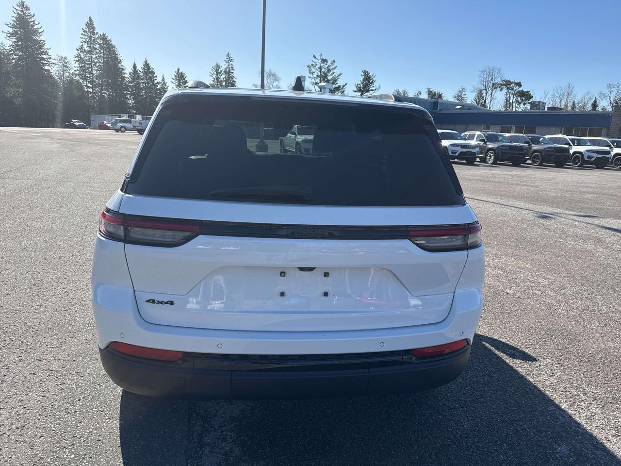 2024 Jeep Grand Cherokee Altitude Photo
