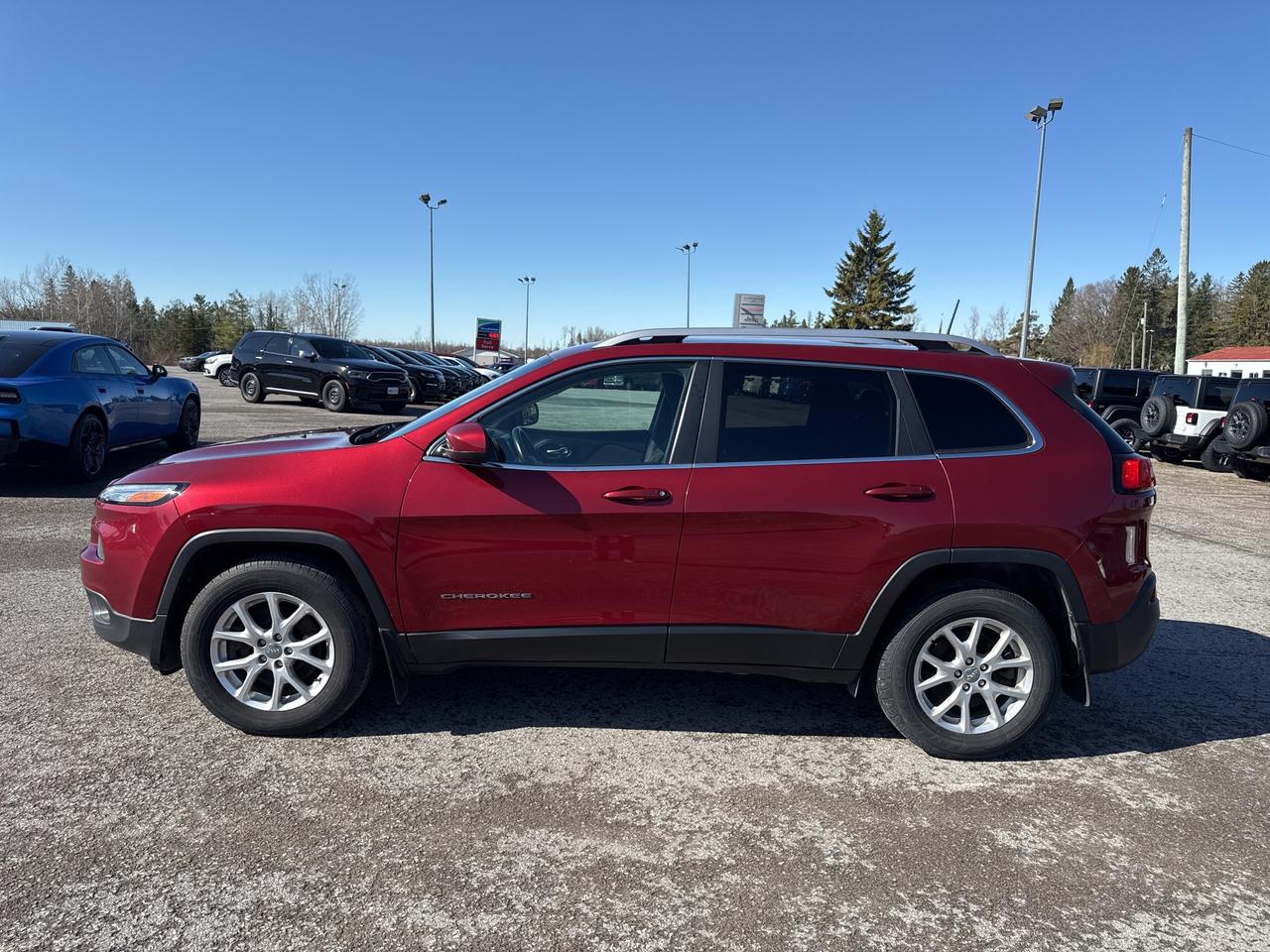 2017 Jeep Cherokee North Photo2