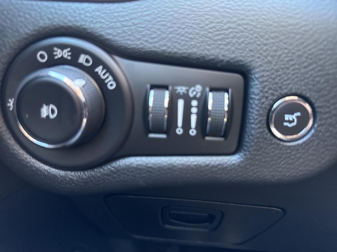 2017 Jeep Cherokee North Photo