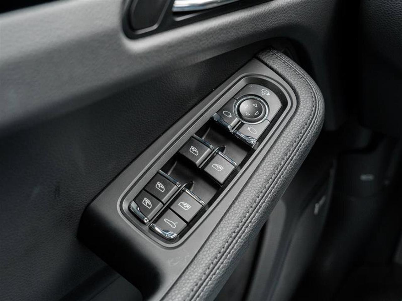 2025 Porsche Macan S AWD Premium Pkg Plus Sport Chrono Pkg Surround V Photo