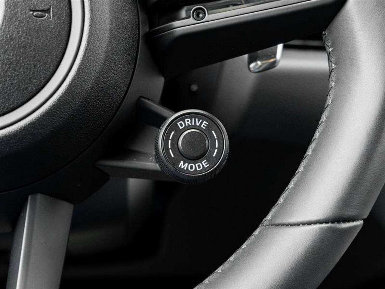 2025 Porsche Macan S AWD Premium Pkg Plus Sport Chrono Pkg Surround V Photo