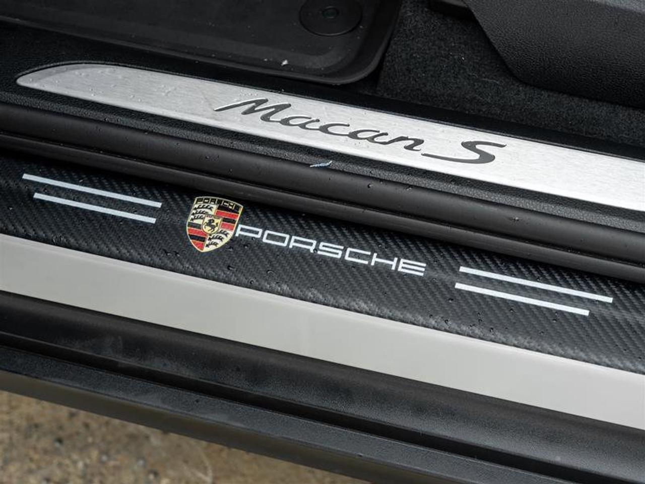 2025 Porsche Macan S AWD Premium Pkg Plus Sport Chrono Pkg Surround V Photo