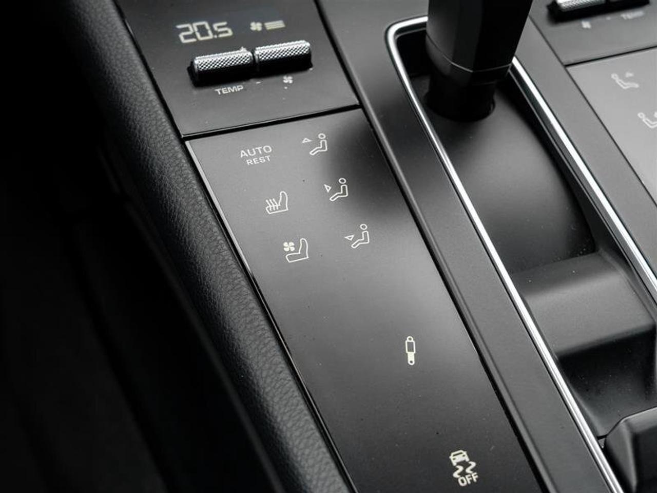 2025 Porsche Macan S AWD Premium Pkg Plus Sport Chrono Pkg Surround V Photo