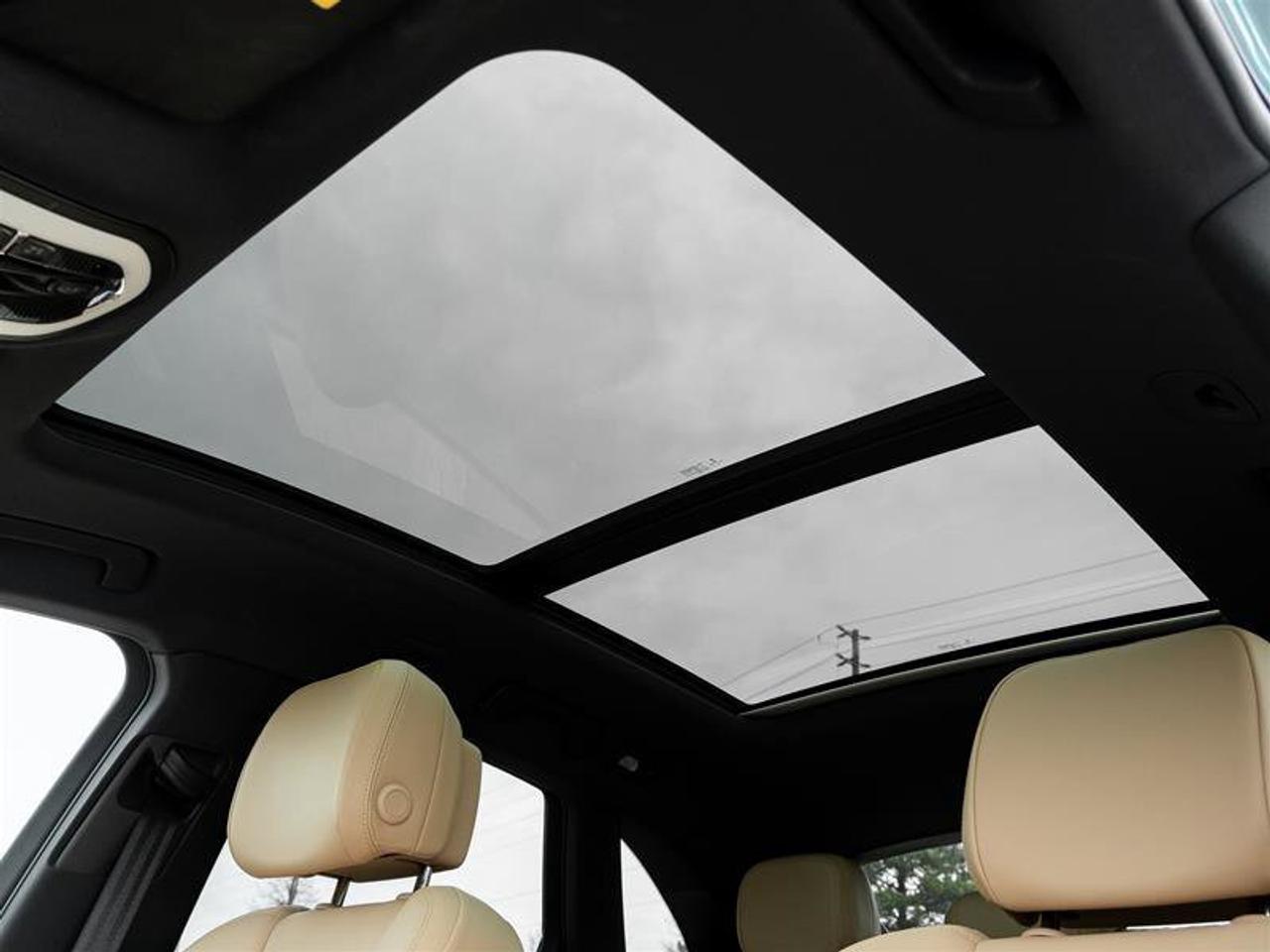 2023 Porsche Macan AWD Adaptive Cruise Control Panoramic Roof System Photo