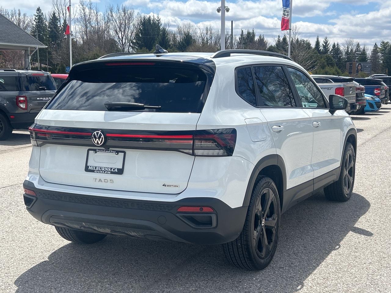 2025 Volkswagen Taos Comfortline Black Edition 4MOTION   Pano Roof Photo3