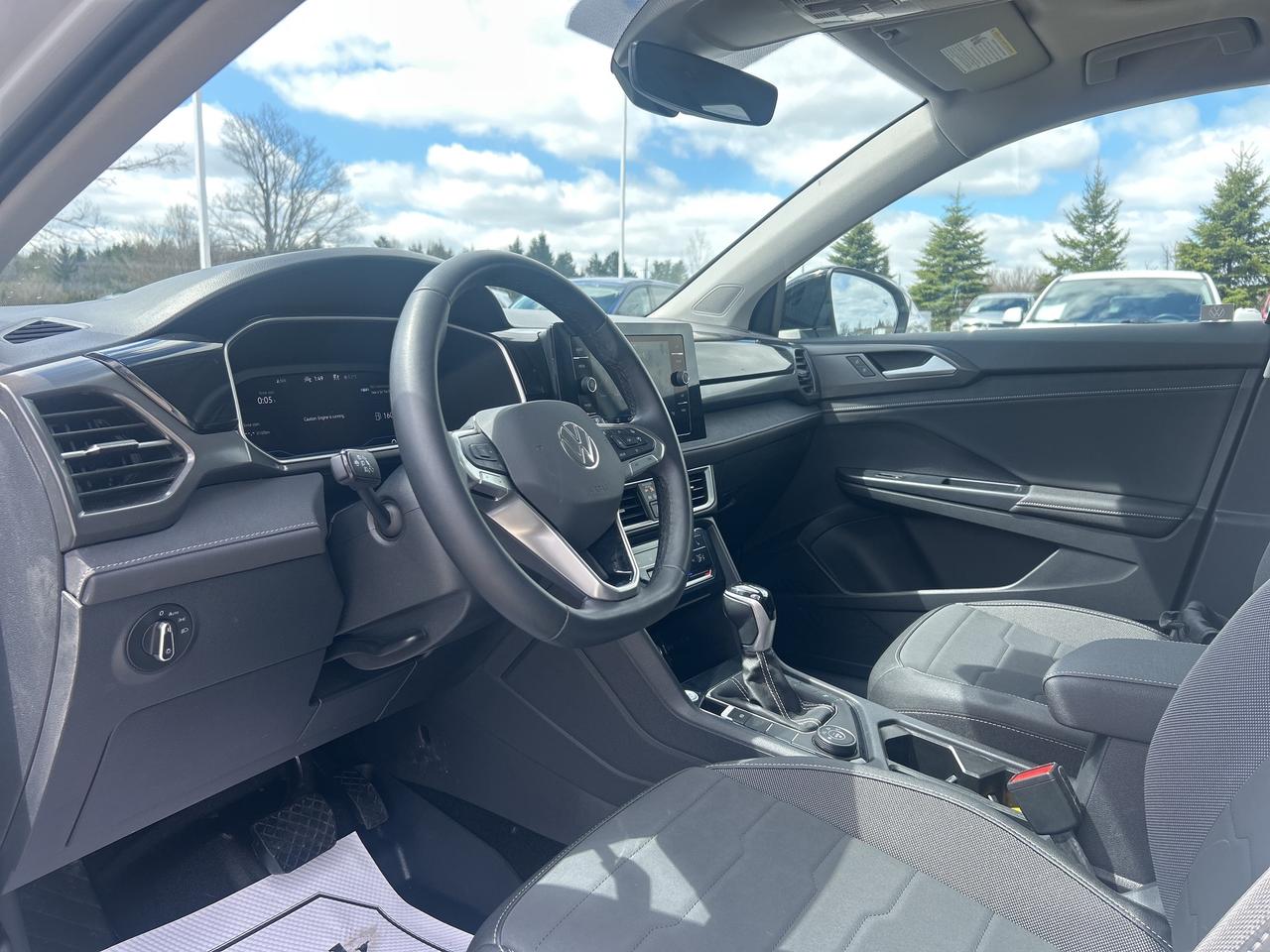 2025 Volkswagen Taos Comfortline Black Edition 4MOTION   Pano Roof Photo