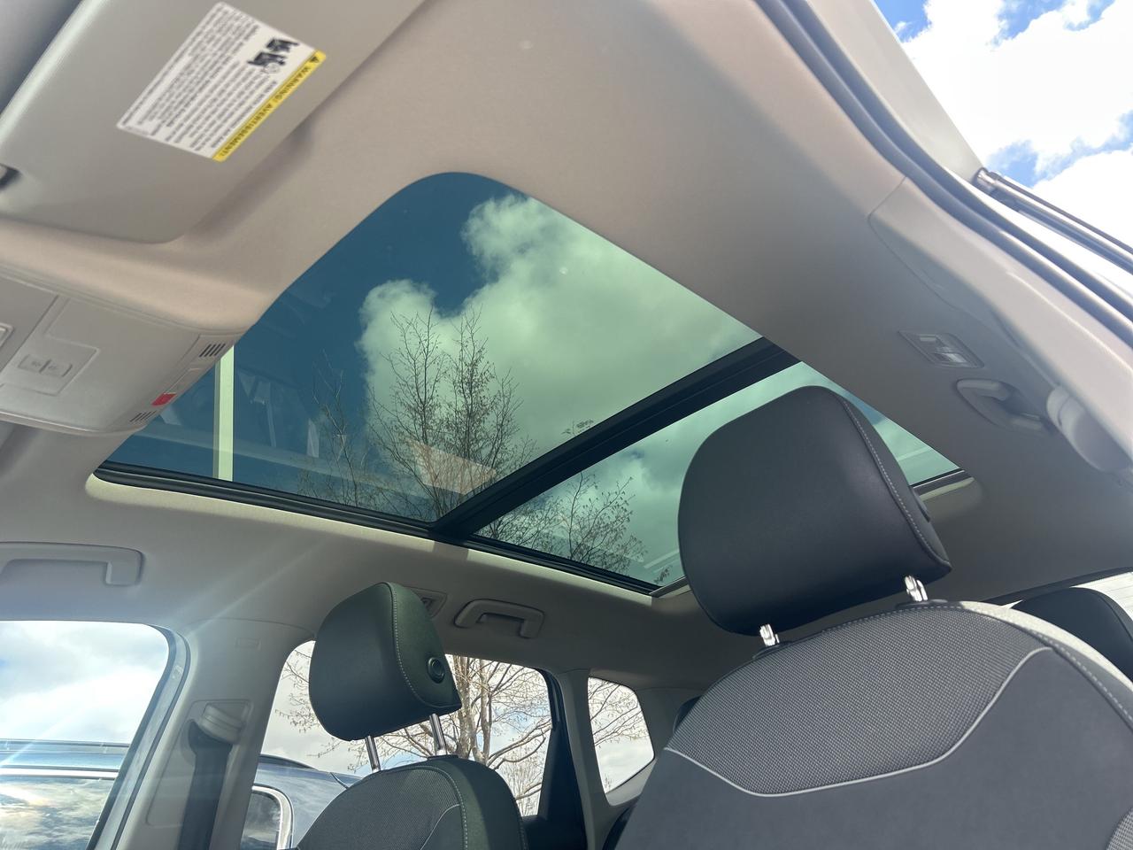2025 Volkswagen Taos Comfortline Black Edition 4MOTION   Pano Roof Photo