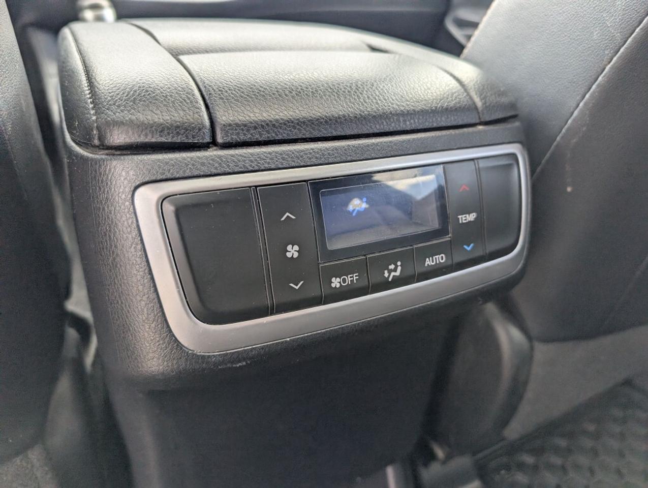 2019 Toyota Highlander XLE   NAV   LEATHER   SUNROOF   CAMERA Photo