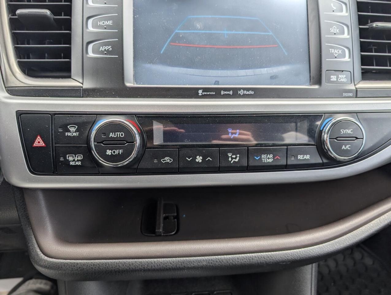 2019 Toyota Highlander XLE   NAV   LEATHER   SUNROOF   CAMERA Photo