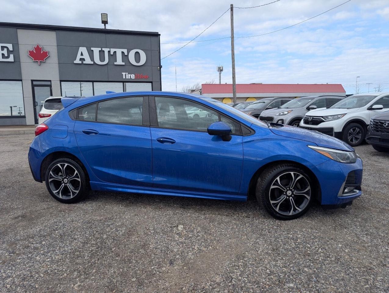 2019 Chevrolet Cruze LT HATCHBACK  CAMERA   HTD SEATS Photo
