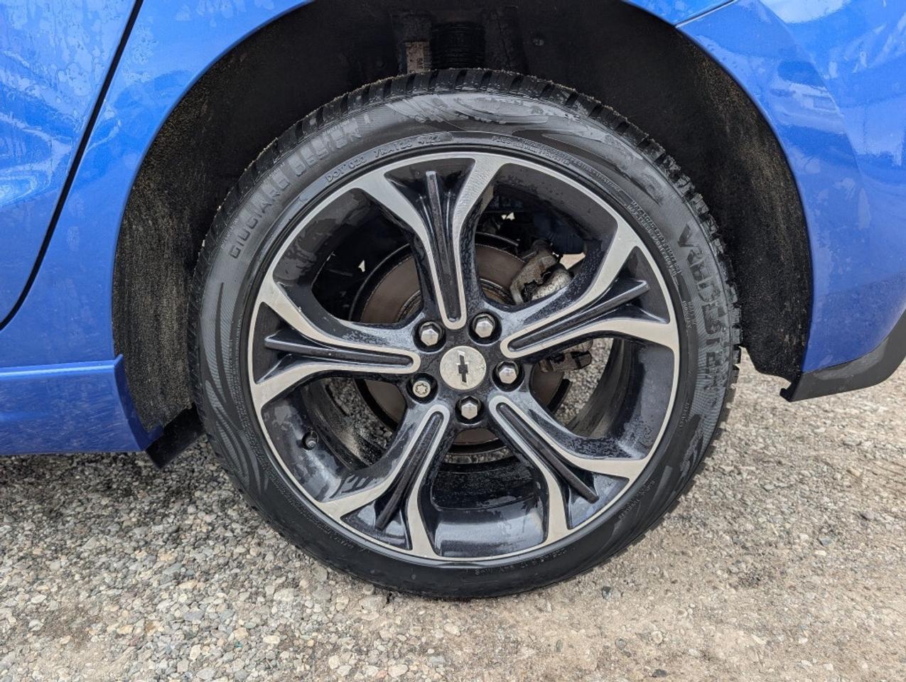 2019 Chevrolet Cruze LT HATCHBACK  CAMERA   HTD SEATS Photo