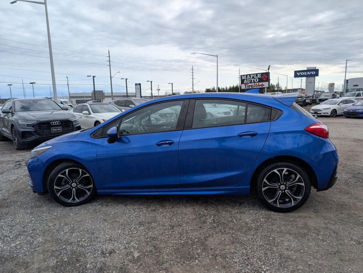 2019 Chevrolet Cruze LT HATCHBACK  CAMERA   HTD SEATS Photo