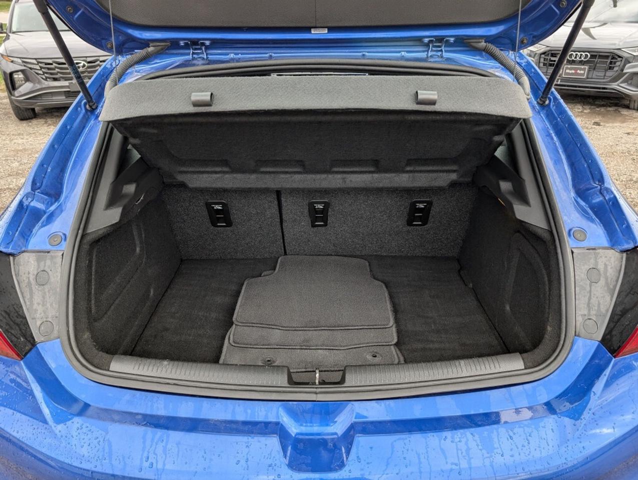 2019 Chevrolet Cruze LT HATCHBACK  CAMERA   HTD SEATS Photo