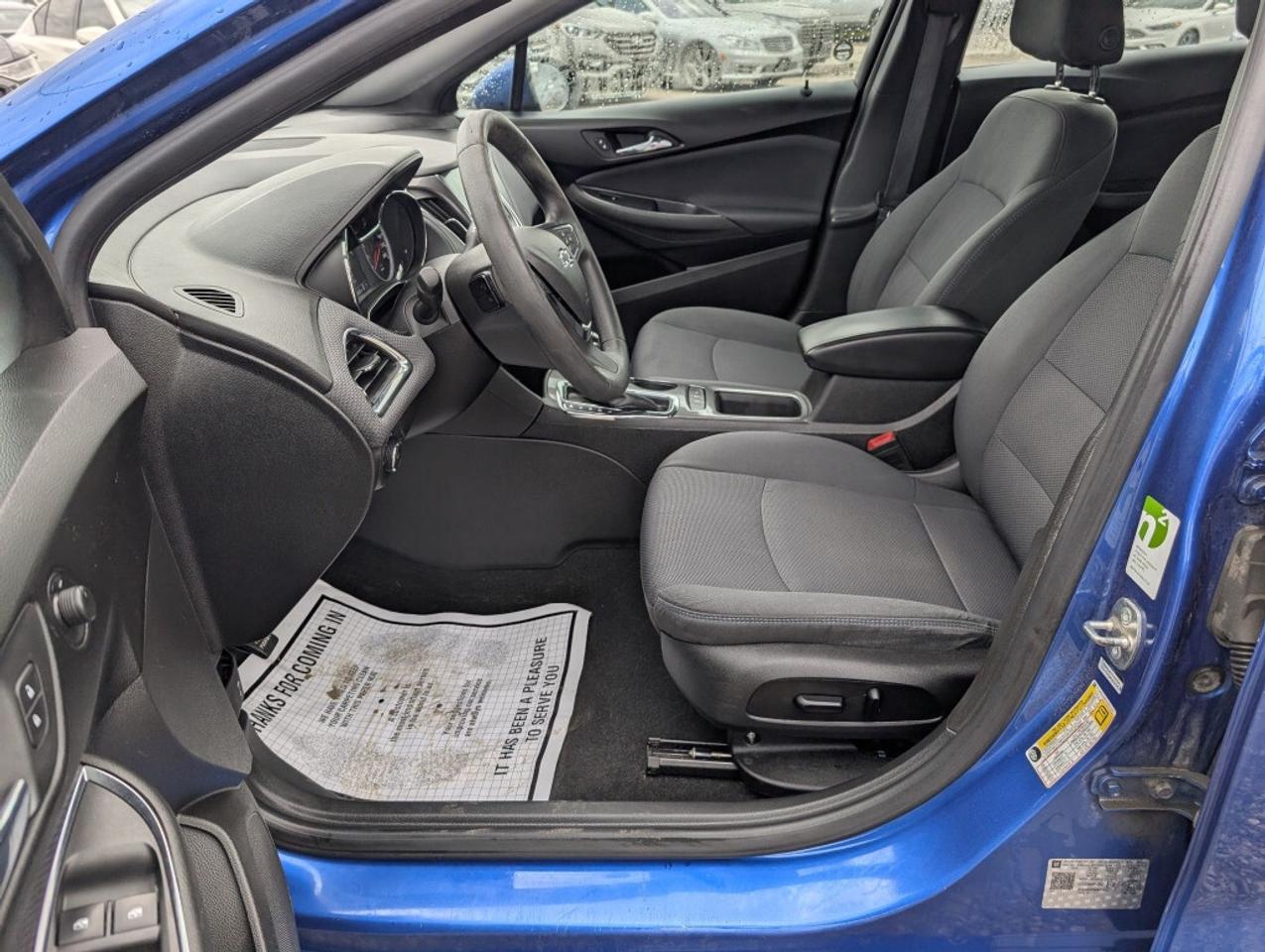 2019 Chevrolet Cruze LT HATCHBACK  CAMERA   HTD SEATS Photo