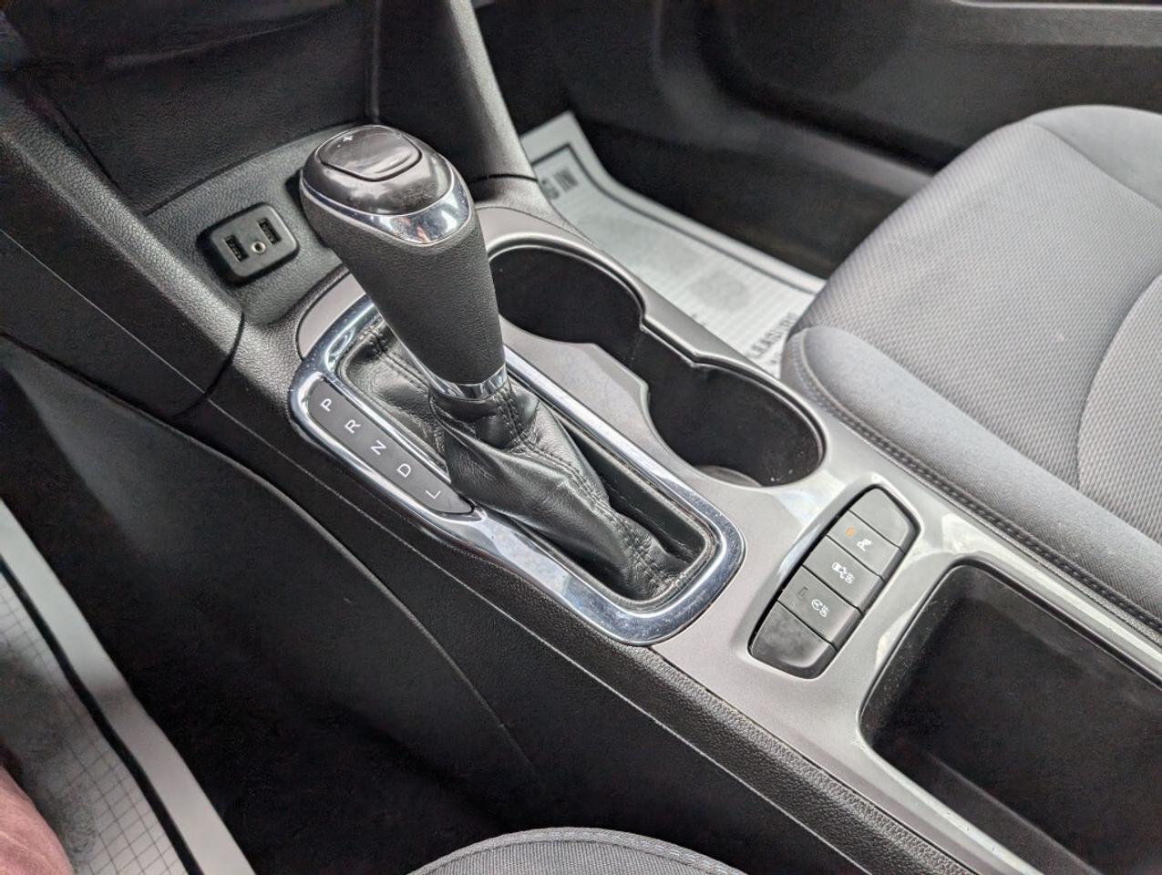2019 Chevrolet Cruze LT HATCHBACK  CAMERA   HTD SEATS Photo